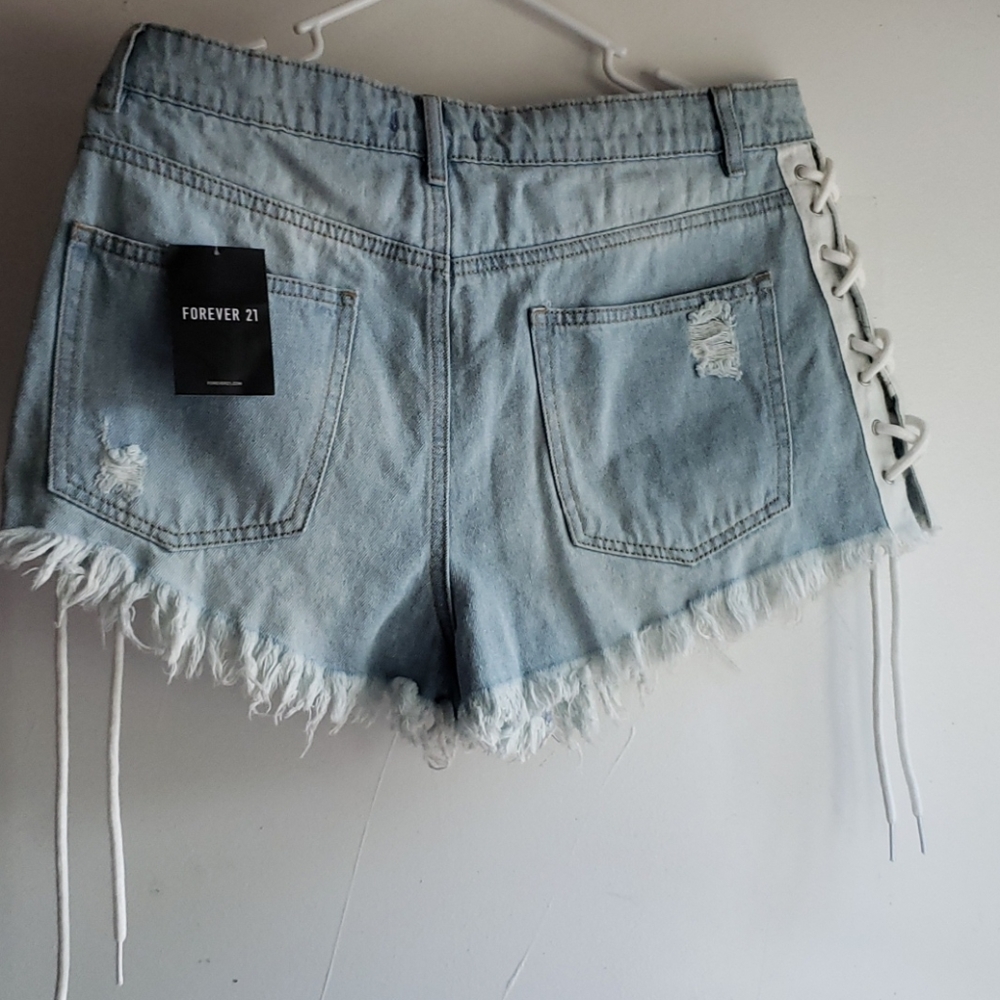 Light Blue Wash & White - •F21• | Rawhem Shorts - Picture 8 of 8